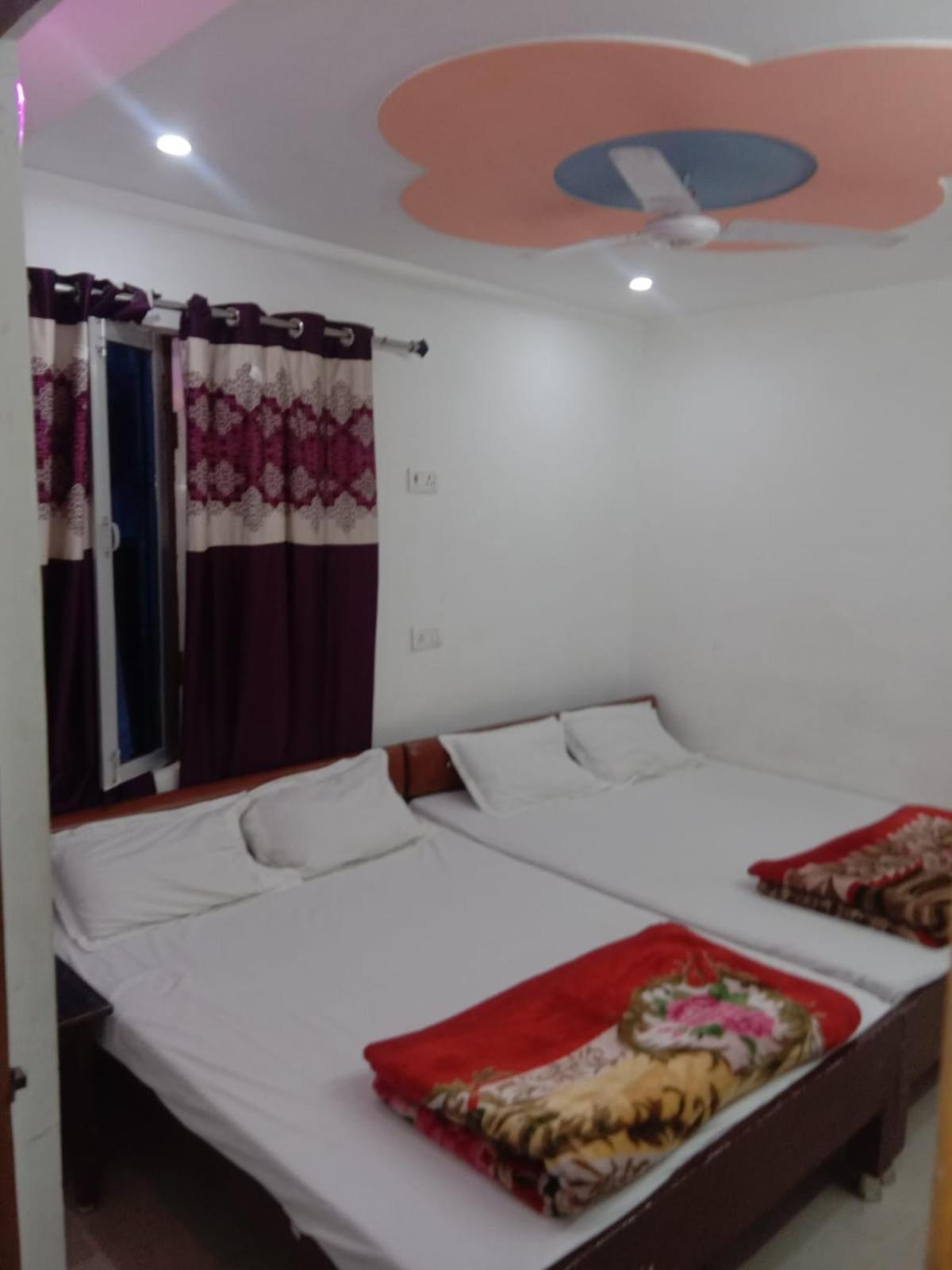 New Hotel Yatri Niwas Varanasi Dış mekan fotoğraf